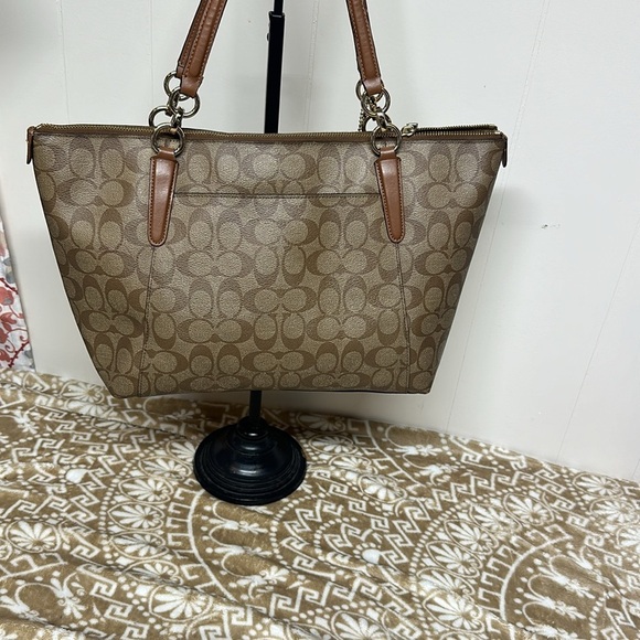 - Coach Brown Signature Tote - Picture 4 of 16